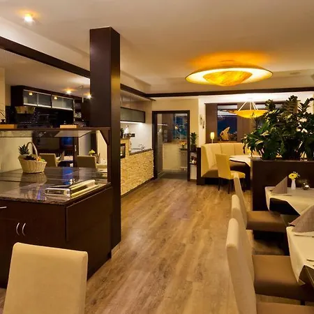 - Restaurant Sonneneck Otel 3*